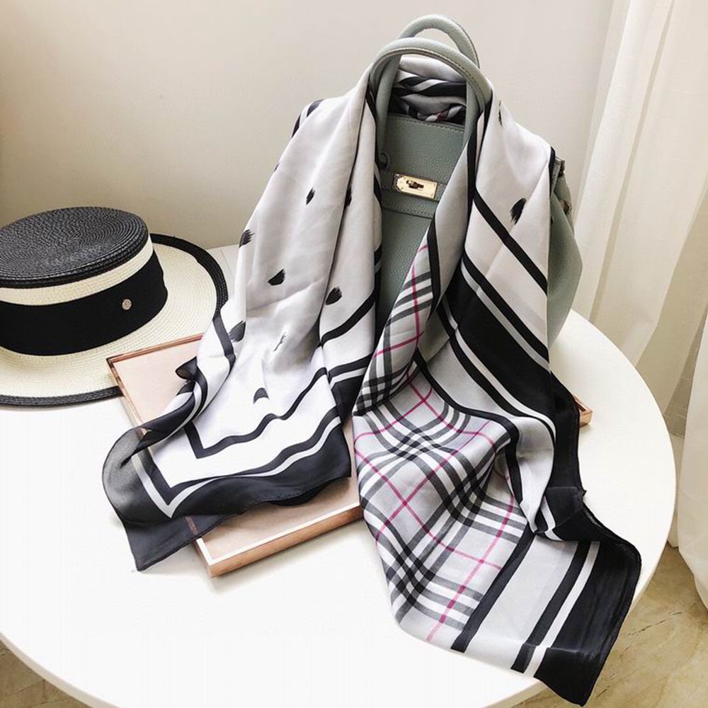Bv*b*rry Scarf